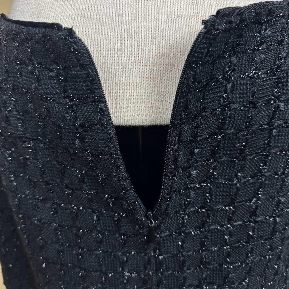 WHBM Elegant Tweed Mini Skirt with Chain Detail in Shimmery Black Size 2 - Picture 4 of 6
